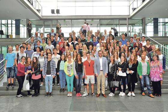Den Bundestag besuchten die Schüler. Sie interessierten sich auch für den Arbeitsalltag eines Abgeordneten.	Foto: VA