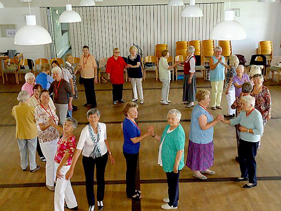 Die tanzbegeisterten Seniorinnen freuen sich auf weitere schwungvolle Jahre.	Foto: privat