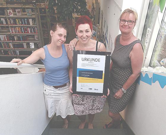 Das Leitungsteam der Bücher freut sich über die Auszeichnung (v. li.): Angelina Pendele, Tanja Keller und Christine Plach.	Foto: Gemeinde Unterhaching