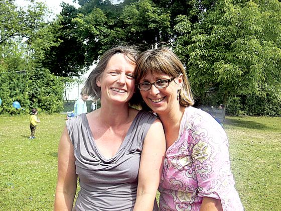 Die beiden Betreuerinnen Stefanie Eberwein und  Tine Baydar (v. li).  	Foto: Flohkiste