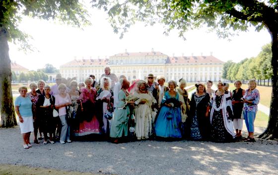 Zahlreiche Gäste und Mitglieder feierten im Schlosspark.	Foto: Verein