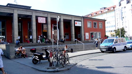 Die neue Registrierungsstelle am Hauptbahnhof befindet sich direkt neben dem Kinder- und Jugendmuseum und soll die Erstaufnahme erleichtern.	Foto: Soir