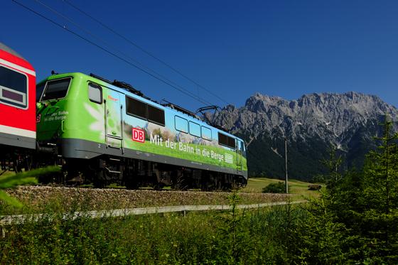 Mit dem Zug reist man klimafreundlich und umweltschonend Richtung Alpen, und man kommt streddfrei ans Ziel.	Foto: DAV / Wolfgang Ehn