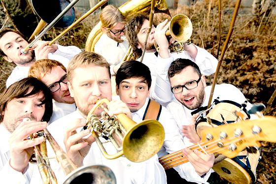 Brass-Lawine: Nächstes Jahr legen »LaBrassBanda«  eine Konzertpause ein.	Foto: VA/ Gulliver Theiss