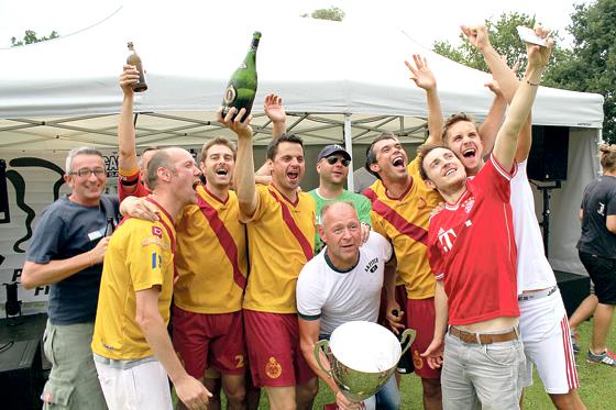 Ausgelassen feiern die Gewinner des Copa Padre Fink 2014	Foto: Markus Bistrick
