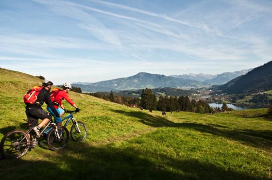Mit seinem Positionspapier versucht der Alpenverein, Konflikte zwischen Bikern und Wanderern.	Foto: Felix Käser-Funk