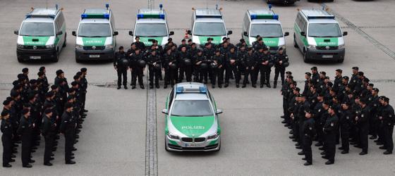 Die 127 neuen Polizeibeamten werden zunächst bei den Einsatzhunderschaften des Polizeipräsidiums eingesetzt.	Foto: Polizei München