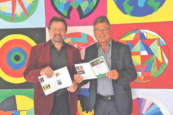 Kultur-Chef Erwin Bohlig und Bürgermeister Edwin Klostermeier freuen sich auf das Herbst- und Winterprogramm in Putzbrunn.	Foto: hw