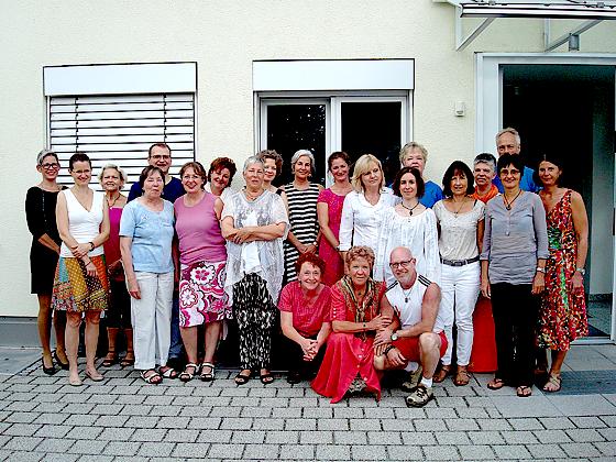 Die 19 frischgebackenen Hospizbegleiter und ihre Referenten freuen sich über die guten Ergebnisse.	Foto: privat
