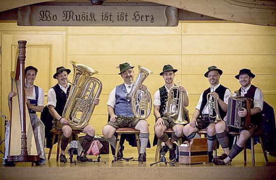Bei der Dorfkirta im beheizten Eichhofner »Zenz`zn Stadl« werden insgesamt fünf Musikgruppen aufspielen.  	Foto: VA