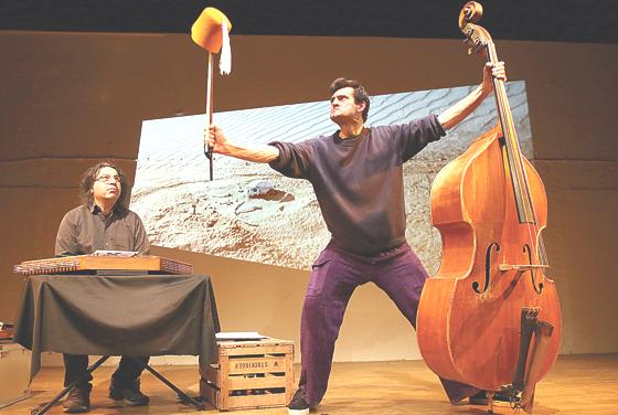 Freitag 23. Oktober, 20.00 Uhr im Kunstforum Arabellapark: Reise ins Paradies  ein Musik-Theaterstück über die Geschichte einer Flucht aus dem Iran  Wahrhaft siegt, wer nicht kämpft.	Foto: VA