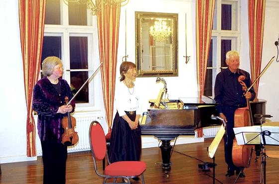 Das Trio Ursula Billig-Klafke, Mihoko Wichartz und Ulrich Bode (von links).	Foto: VA