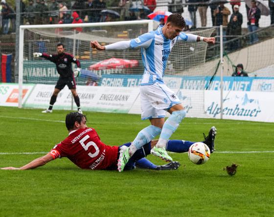 Eine Halbzeit gehörte den Hachingern, eine den kleinen Löwen. Fast folgerichtig endete das Regional­liga-Derby 1:1.	Foto: Christian Riedel