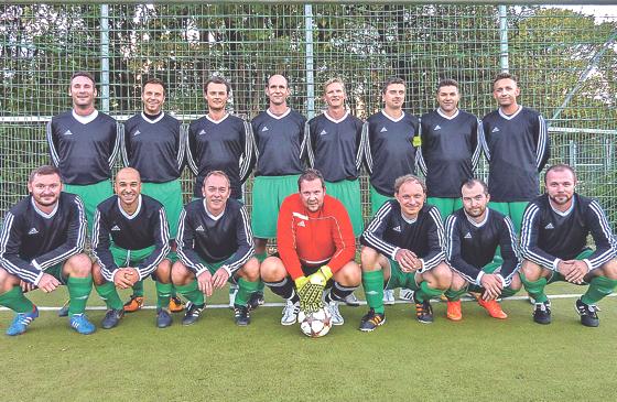 Im achten Jahr ihres Bestehens sicherten sich die Senioren A-Spielgemeinschaft des FC Fasanerie Nord und FC Teutonia die Meisterschaft in der Kreisklasse 2.	Foto: Verein
