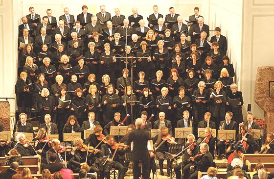 Vielstimmig und mit großer Wucht wird der Chor erklingen, unterstützt vom Orchester, geleitet von Armin Jäck. 	Foto: VA