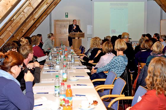 Beim Fachtag zum Thema »Demenz« im Festsaal des Landratsamtes herrschte ein großer Andrang. 	Foto: LRA München