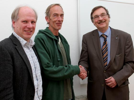 Joachim Unterländer (re.) hat dem H-TEAM e.V. seine Unterstützung zugesagt. Für diesen ersten Schritt sind die Vereins-Geschäftsführer Peter Peschel und Wedigo von Wedel (v. li.) dankbar.	Foto: cr