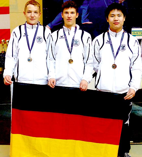 Münchner Medaillengewinner (v.l.) Tobias Buberl, Samuel Voigt und Si Chu.	Foto: VA
