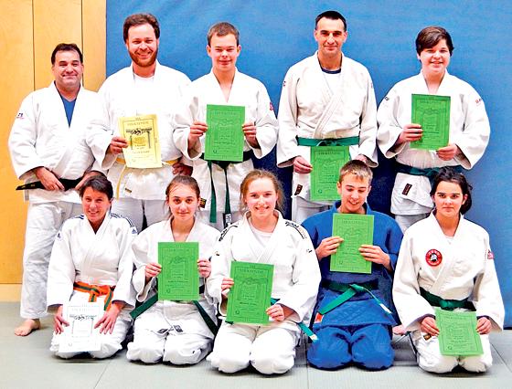 Legten Gürtelprüfungen ab: die Judoka vom SV Lohhof.	Foto: Verein