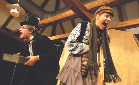Charles Dickens Geschichte für Kinder: Beim Theater Sturmvogel geht es turbulent zu. 	Foto: VA