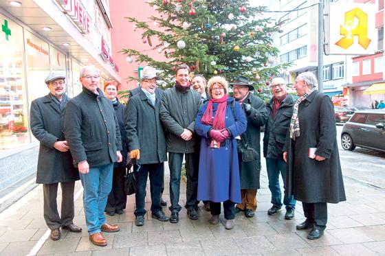 Wie bereits seit fünf Jahren wurde auch heuer wieder ein Weihnachtsbaum im südliche Bahnhofsviertel in München aufgestellt.	Foto: Wickenhäuser