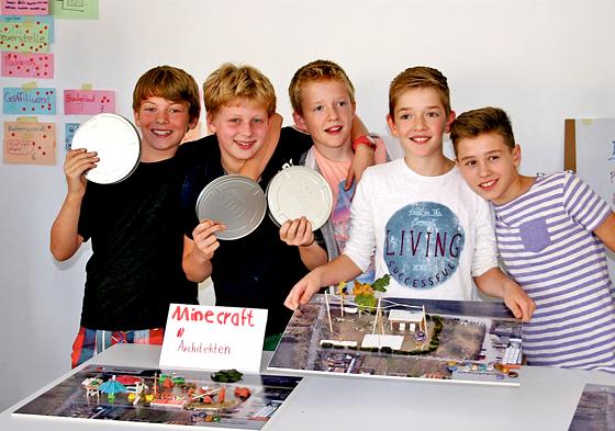 Julius Runkel (v. l.), Can Schlieker, Arian und Nico Radomski und Laszlo Eschenlohr freuen sich auf ihren neuen Jugendspielplatz im Viertel.	Foto: privat
