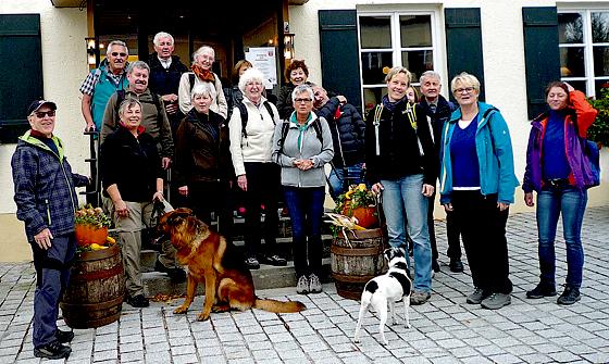 Die Wanderer der Herzsportgruppe des TSV Ottobrunn genossen das Wandern und die Führung im Orgelzentrum im Alten Schloss Valley.	Foto: privat