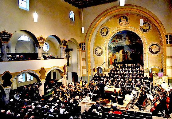 Der Chor der Erlöserkirche und der Chor der Christuskirche aus Landshut werden beim Silvesterkonzert zu hören sein. 	Foto: Kathrin Schäfer