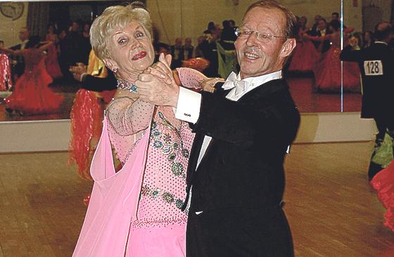 Peter und Inge Schießl tanzten sich auf den 3. Platz beim Turnier in Unterschleißheim.	Foto: Birndorfer