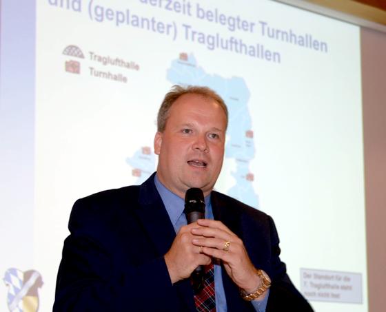 Münchens Landrat Christoph Göbel geht für das Jahr 2016 von 9.000 weiteren Flüchtlingen für den Landkreis München aus.	Foto: Claus Schunk