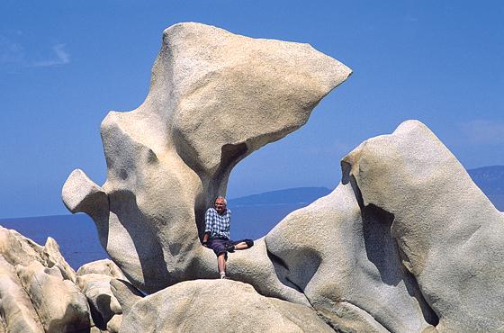 Bizarr zerklüftete Felsen sind ein Markenzeichen der französischen Insel Korsika.	Foto: VA