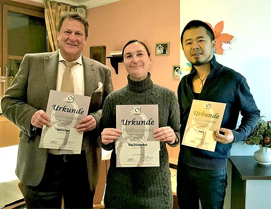 Die Gewinner des Publikumspreises: Siegfried Posser, Elena Drobychevskaja und Heng Li (v. li.).	Foto: privat