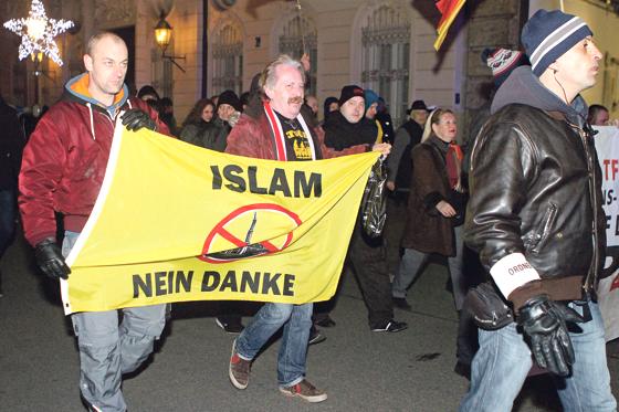 Es sind die Botschaften von Pegida, an denen sich »München ist bunt« stört. Und die Tatsache, dass sich Rechtsextreme unter die Demonstranten mischen und fremdenfeindliche Parolen anstimmen.	Foto: A. Wild