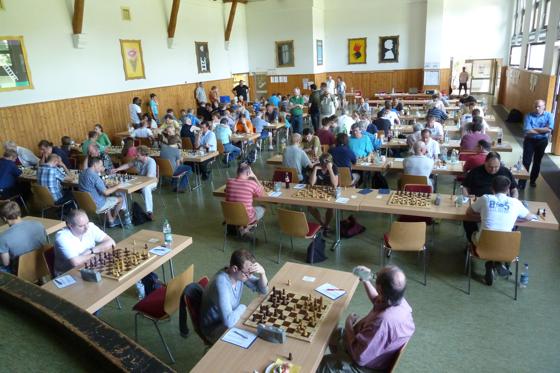 Die »Kirchseeon-Sparda-Open« in der ATSV-Halle hat sich in den letzten zehn Jahren zum größten »Schach-Event« im Landkreis Ebersberg entwickelt.	Foto: Verein
