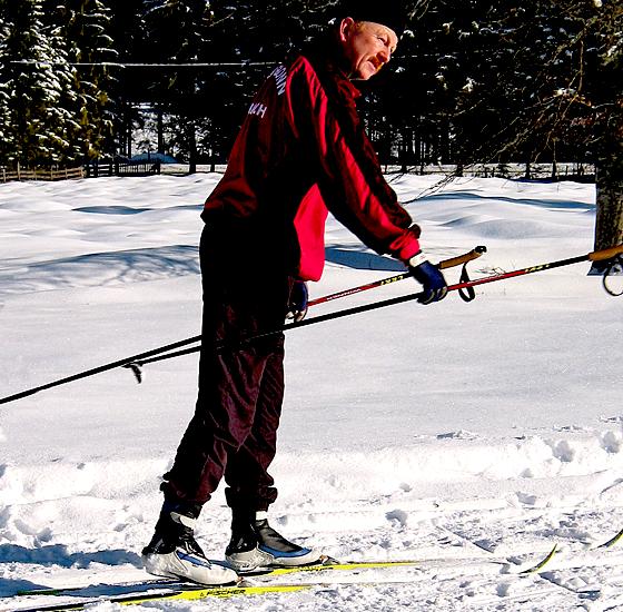 Skifahren mach Spaß! Trainer Sepp Axenböck zeigt, wie es richtig funktioniert.	Foto: WSV Glonn