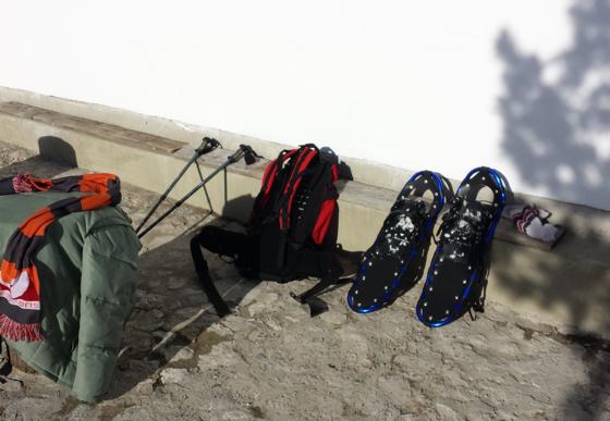 Beim Schneeschuhwandern kann man mit wenig Ausrüstung die Bergwelt erkunden.	Foto: Stefan Dohl