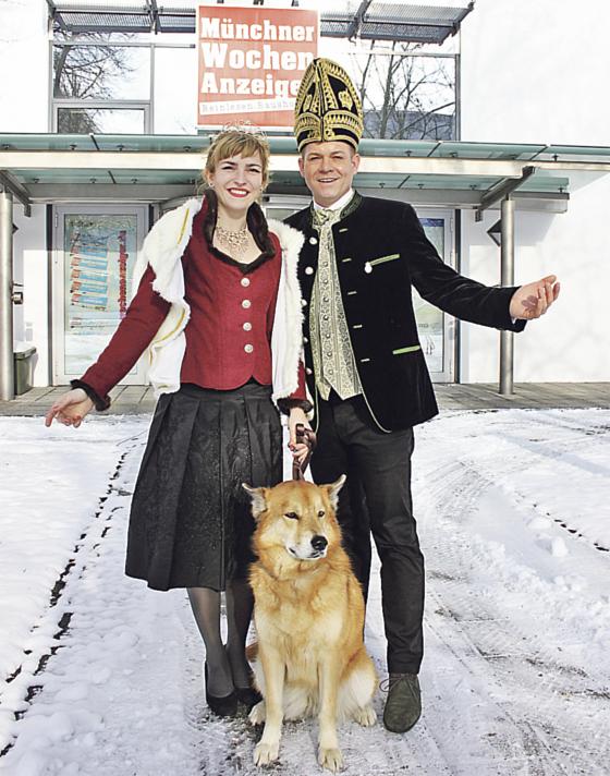 Das Prinzenpaar der 		Narrhalla mit Geleitschutz auf Stippvisite bei den Münchner Wochenanzeigern.	Foto: cr