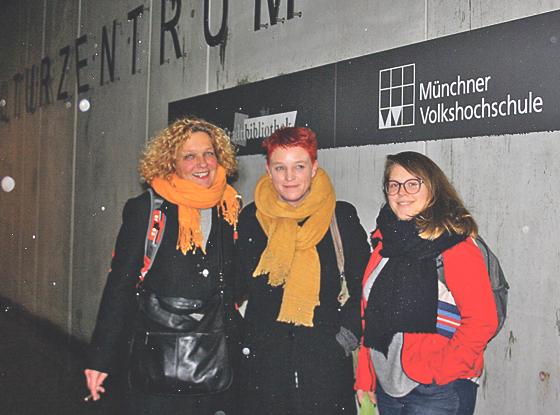 Stellten die Kulturtage im Kulturzentrum 2411 vor (v. l.): Sylvia Ottes, Gitti Fait und Laura Zoelzer vom Kulturreferat der Stadt. 	Foto: js
