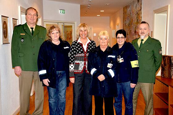 Karl-Heinz Schilling, Sonja Mangstl, Bürgermeisterin Gabriele Müller, Marika Sölch, Dimitra Malapesa und Peter Mailer (von links nach rechts).	Foto: G. Haar