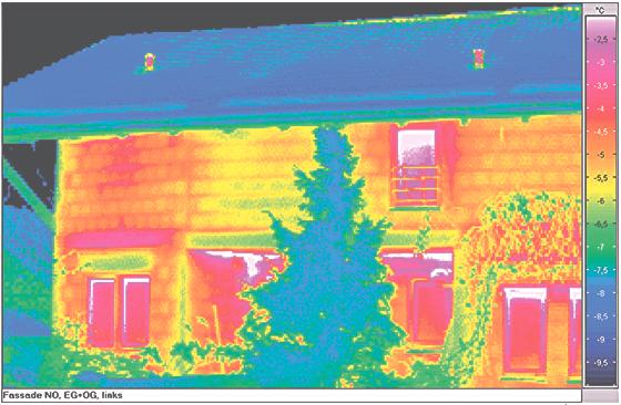 Die Wärmebildkamera zeigt, wo es noch dringenden Dämm-Bedarf an den Hauswänden gibt. 	Foto: VA