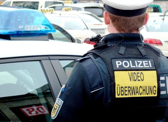 Die »Bodycams« werden seit Freitag (19. Februar 2016) auch von den Bundespolizisten am Münchener Hauptbahnhof eingesetzt.	Foto: BPol