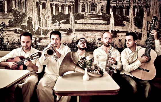 In ihrem Element: Die fünf Musiker von »Bavaschôro« kommen aus unterschiedlichen Genres und Musiktraditionen.	Foto: VA