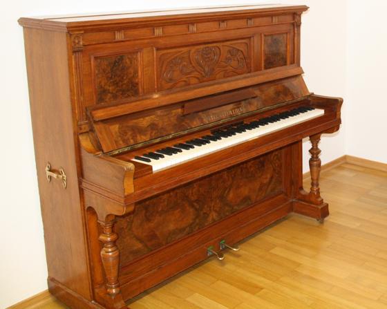 Das Original-Klavier von Ermanno Wolf-Ferrari ist ab sofort im Hohenbrunner Rathaus zu sehen.	Foto: VA