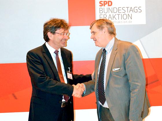 Albert Hingerl (links) und Ewald Schuerer auf der SPD-Kommunalkonferenz in Berlin.	Foto: Büro MdB