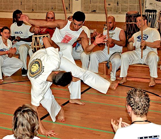Zu dem Capoeira-Workshop werden auch Capoeiragrößen erwartet.	Foto: Verein