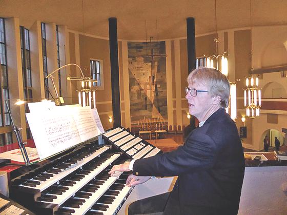 Hayko Siemens wird am 18. März die Orgel in St. Matthäus spielen. 	Foto: VA