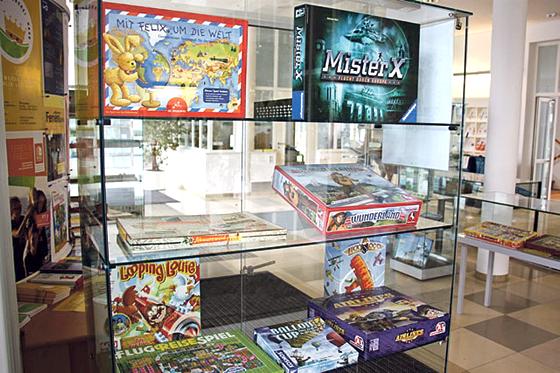 Ein kleine Auswahl aus dem Bestand des Bayerischen Spiele-Archivs im Rathaus.	Foto: VA