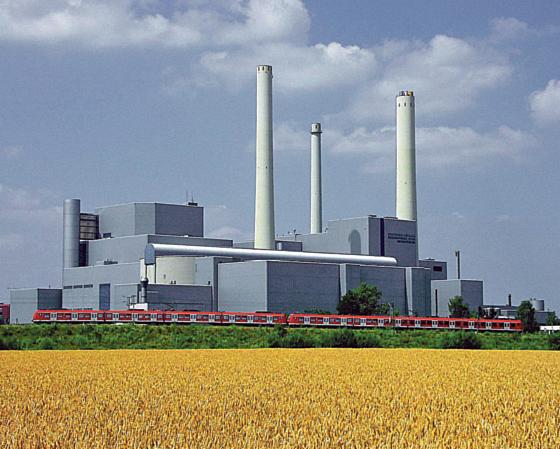 Laut IFEU stößt das Kohlekraftwerk im HKW Nord pro Jahr 7,2  Kilogramm Quecksilber aus. Allein der Münchner Straßenverkehr bläst demgegenüber rund 6,2 Kilogramm in die Luft.	Foto: SWM
