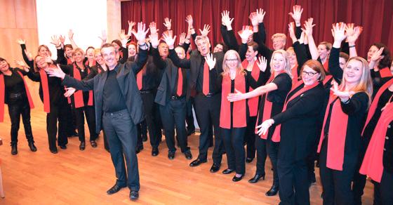 Das 40-köpfige Ensemble bietet einen abwechslungreichen Musikalischen Gospelabend.	Foto: VA