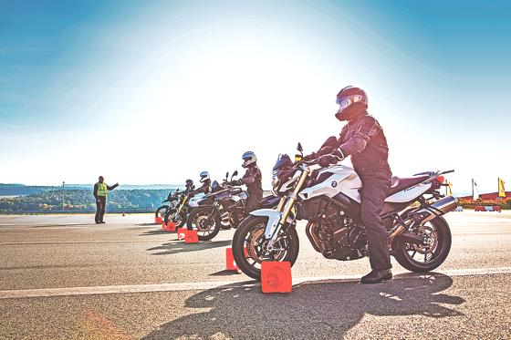 Wieder Lust aufs Biken? Das Motorrad Wiederaufsteiger-Training von ADAC und BMW ist ein optimaler Einstieg.	Foto: ADAC